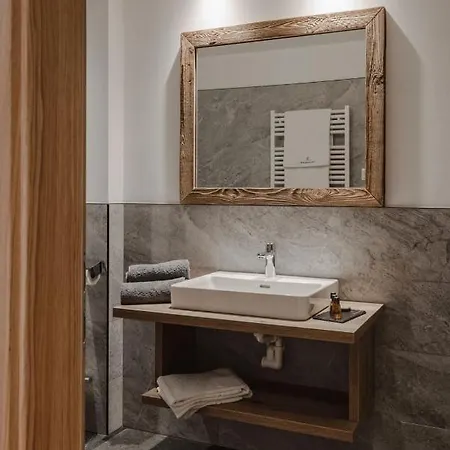 Lieblingsplatzl Inklusive Kostenfreiem Eintritt In Alpentherme Ganzjaehrig - Im Sommer Freie Bergbahnfahrten Apartment Bad Hofgastein